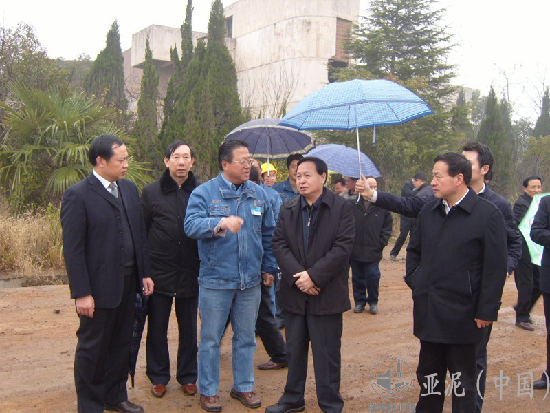 2007年12月，湖北省省委書記羅清泉視察黃岡亞東