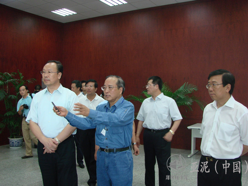 2007年8月23日，四川省委書記杜青林視察四川亞東