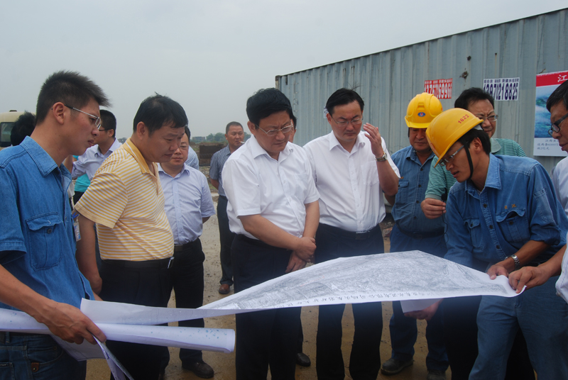 2012年8月9日，江西省國土資源廳黨組書記、廳長胡憲視察江西亞東五、六期工地