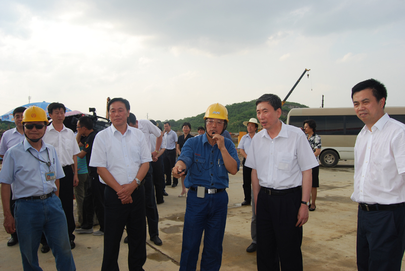 2012年7月11日，江西省政協(xié)主席黃躍金視察江西亞東五、六期工地