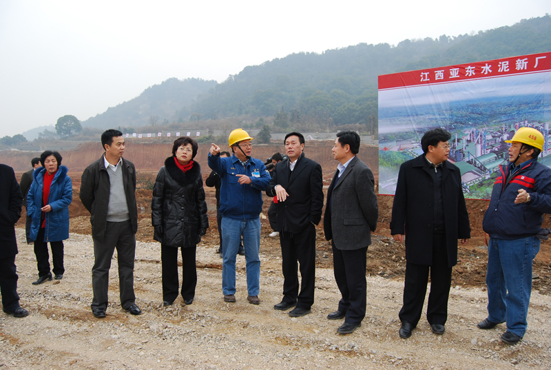 2011年1月9日，江西省政協(xié)副主席、九江市委書記鐘利貴一行視察江西亞東五、六期工地
