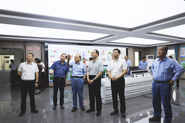 2023年8月14日，江西省委臺(tái)辦主任張鋒一行調(diào)研江西亞?wèn)|水泥公司